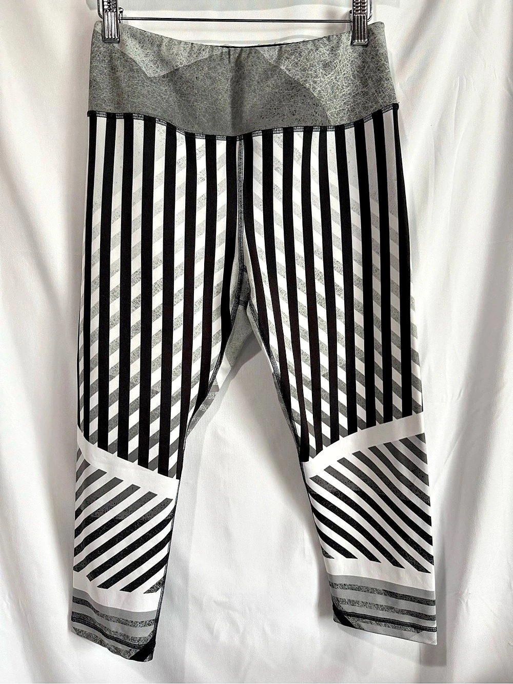 Kali Striped Athletic Leggings in Black & Gray Size Large